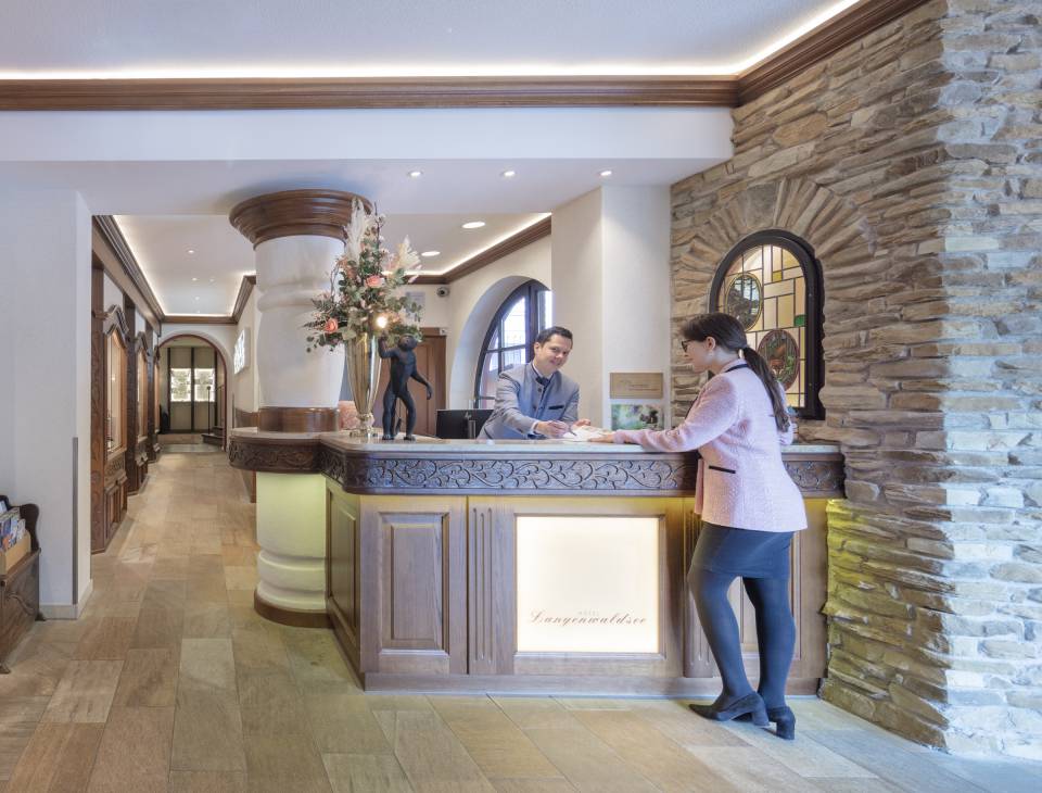 Hotelrezeption Hotel Langenwaldsee in Freudenstadt